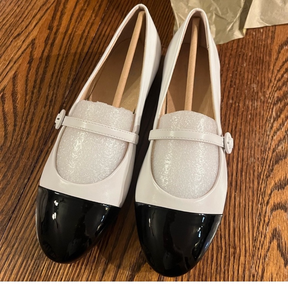 Charles By David Elegant Black and White Women's Flat, NWOT, Size 8M - Picture 1 of 5